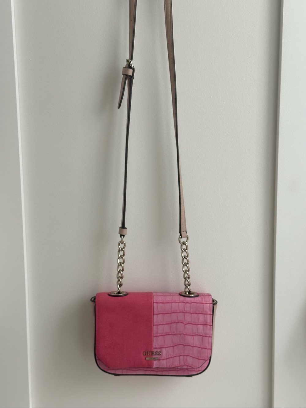 Vintage Guess Two-Tone Pink Crossbody Bag - Picture 2 of 5
